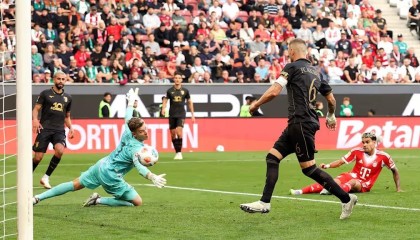 世界杯官网直播客户端下载最新版-拜仁本赛季德甲落后情况下已拿到14分，与上赛季整个赛季持平